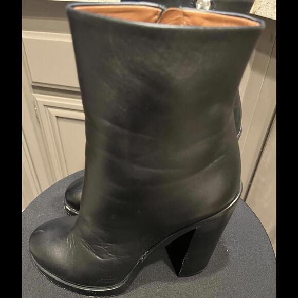 Givenchy Laura Chain Boot - Picture 2 of 9